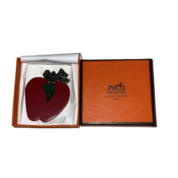 Hermès Hermes Red Apple shaped charm with gunmetal chain attachment Boxed - Picture 6 of 13